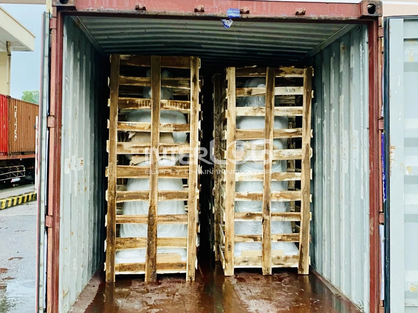hinh-anh-dong-tuong-12-con-giap-vao-container